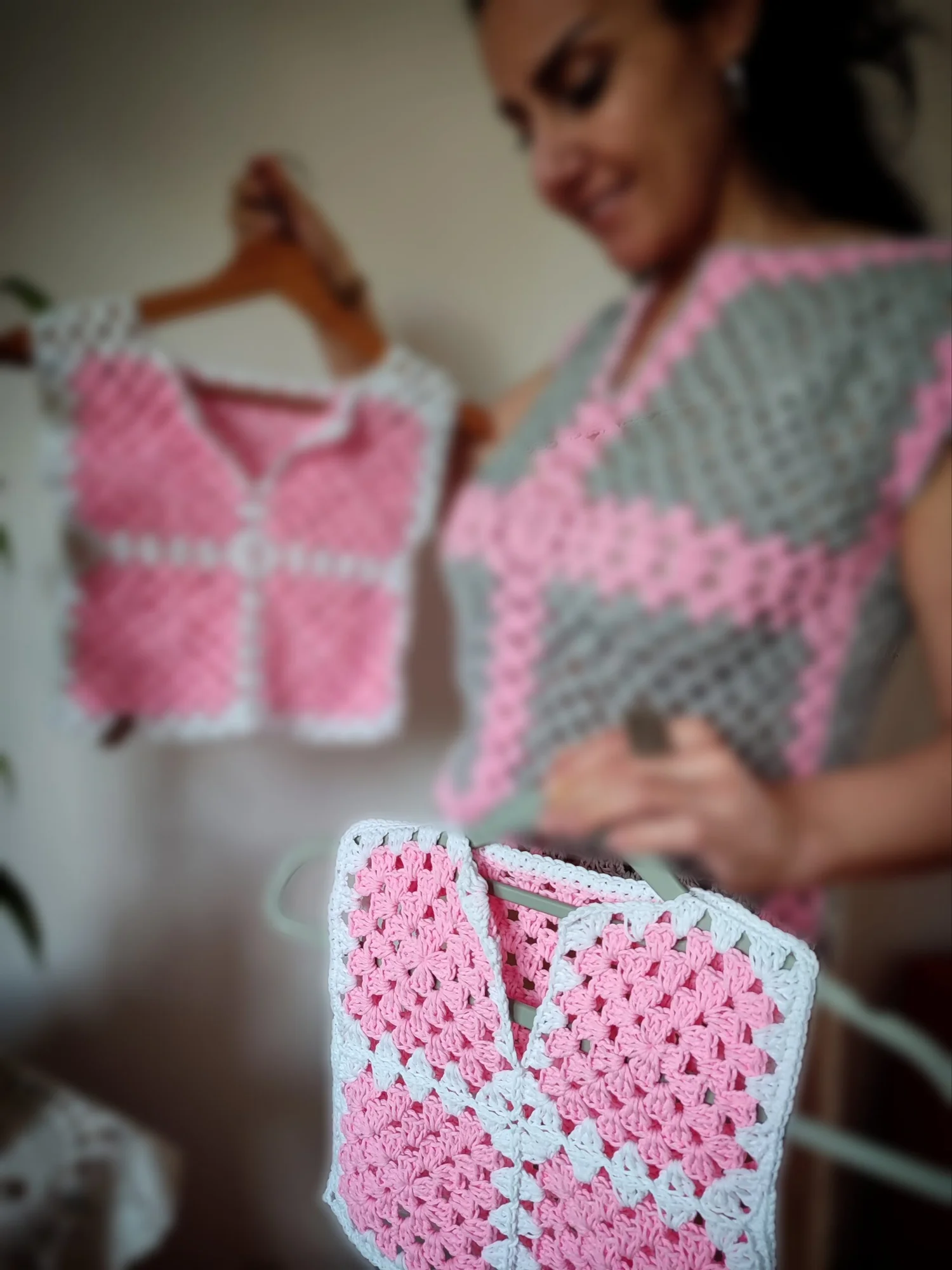 Top bebe . Rose et Balnc