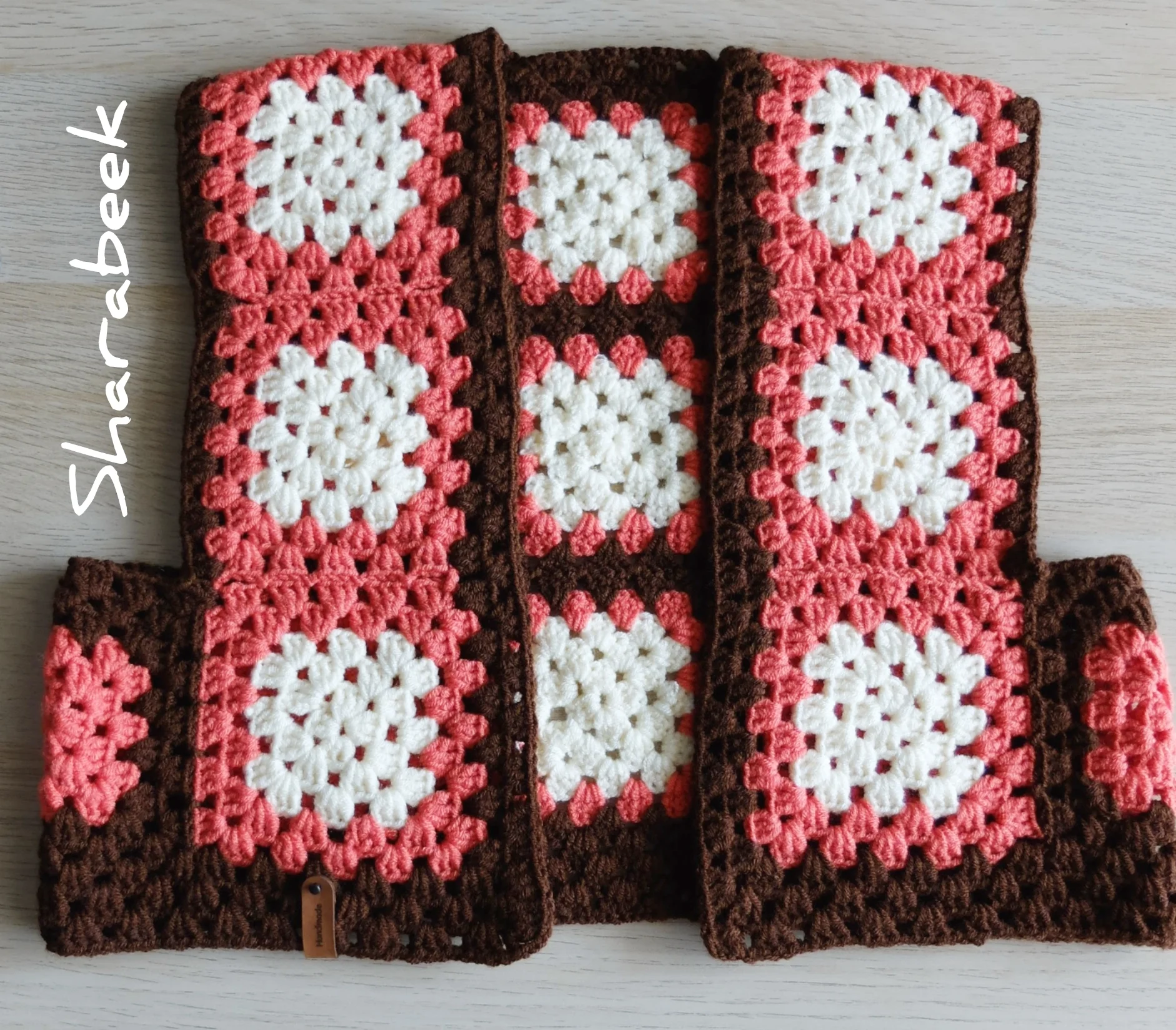 Gilet en crochet .Marron