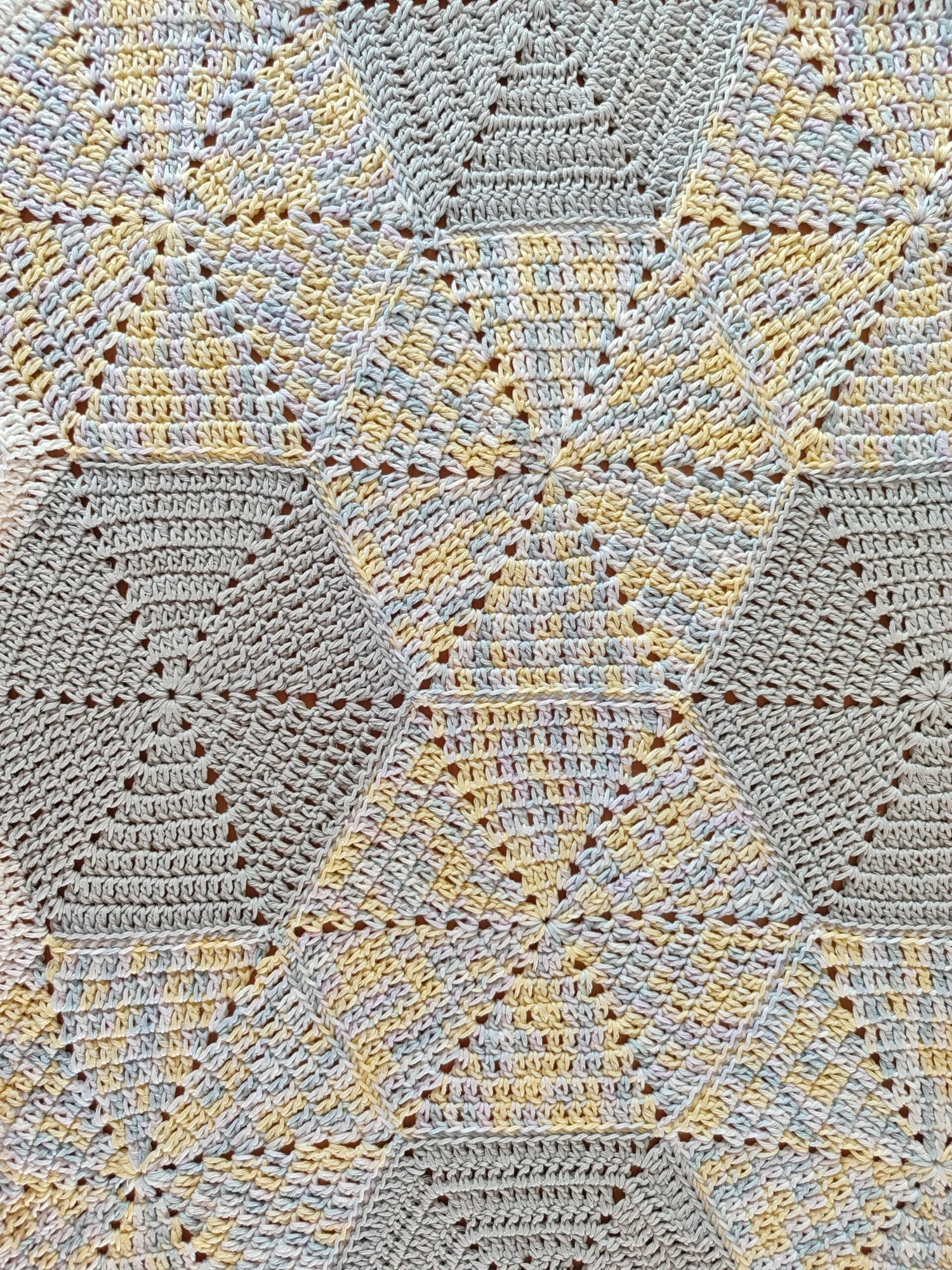 Couverture bébé et bonnet en coton 100% . jaune