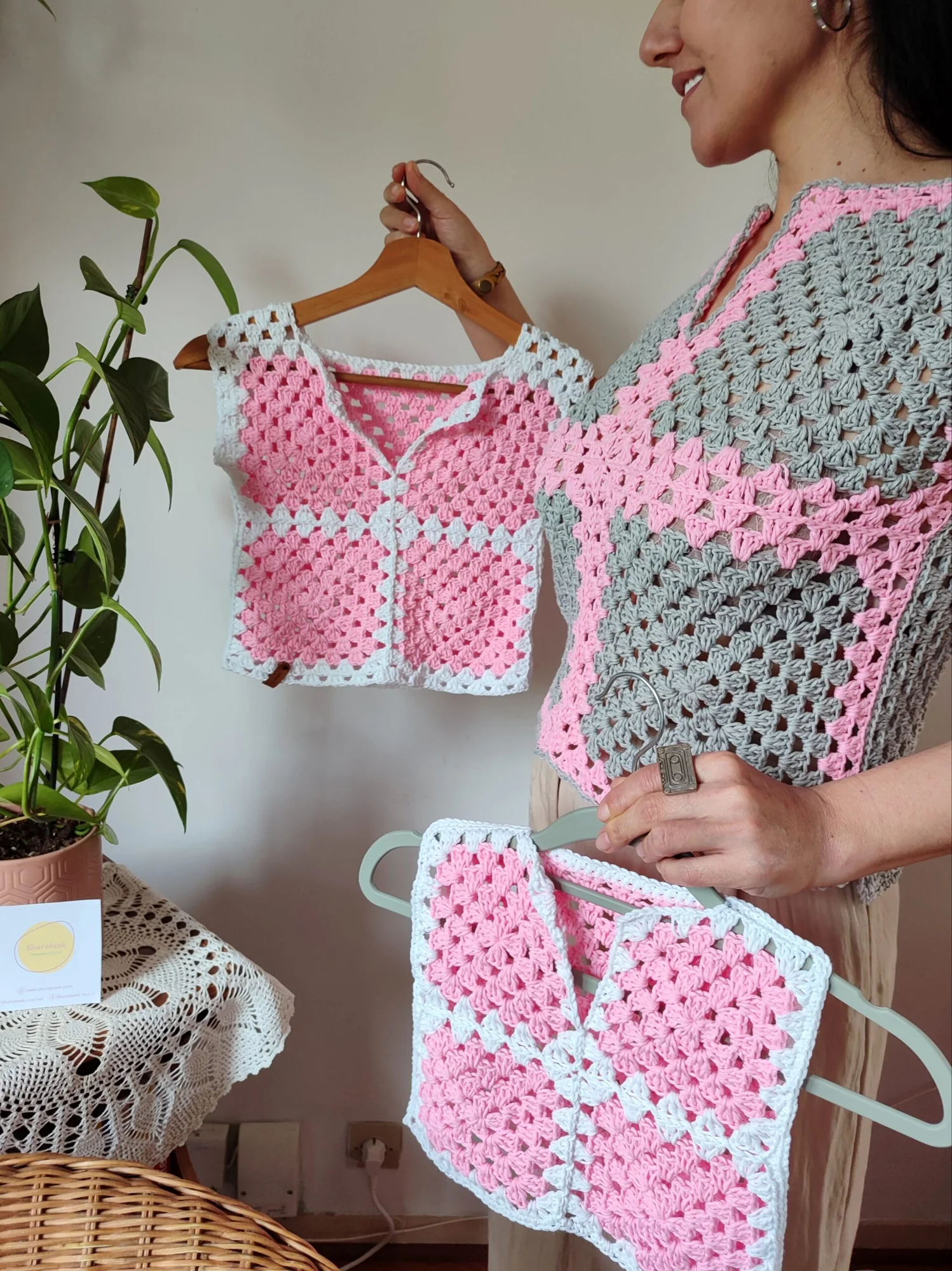 Top bebe . Rose et Balnc