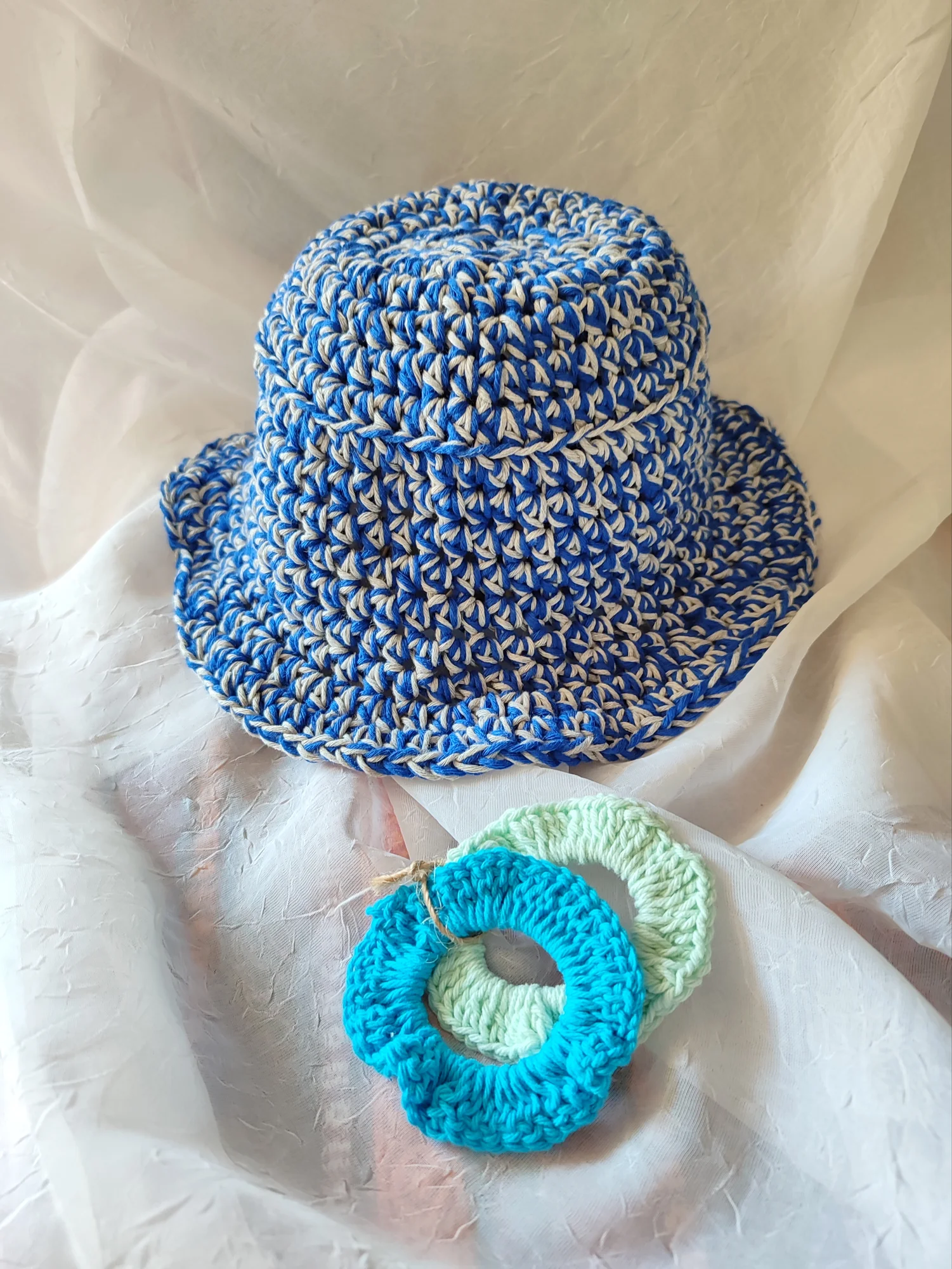 Chapeau d'été. BLEU