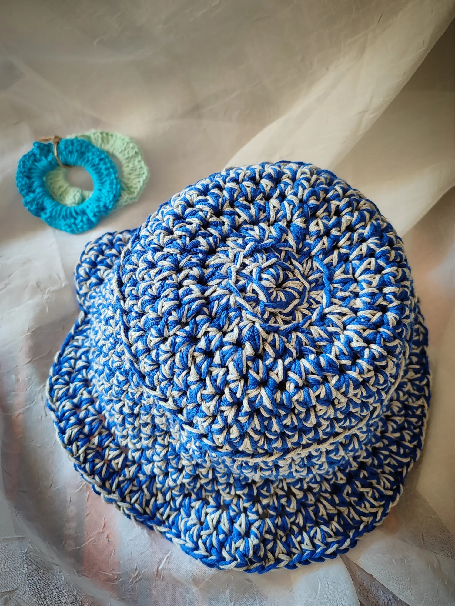 Chapeau d'été. BLEU