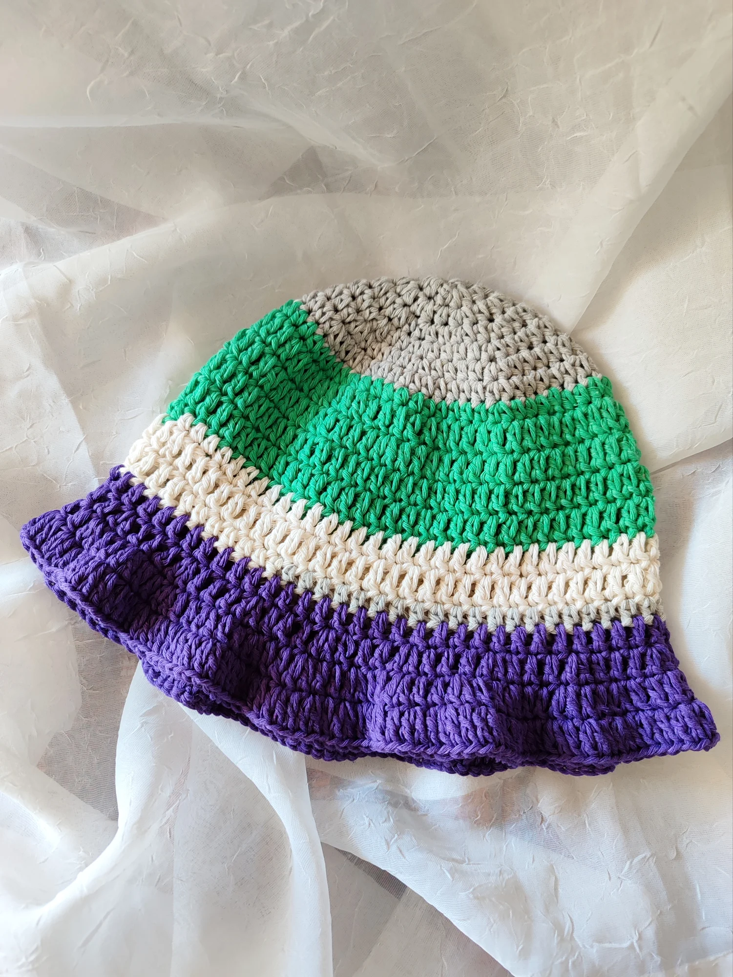 CHAPEAU D’ÉTÉ.Coloré