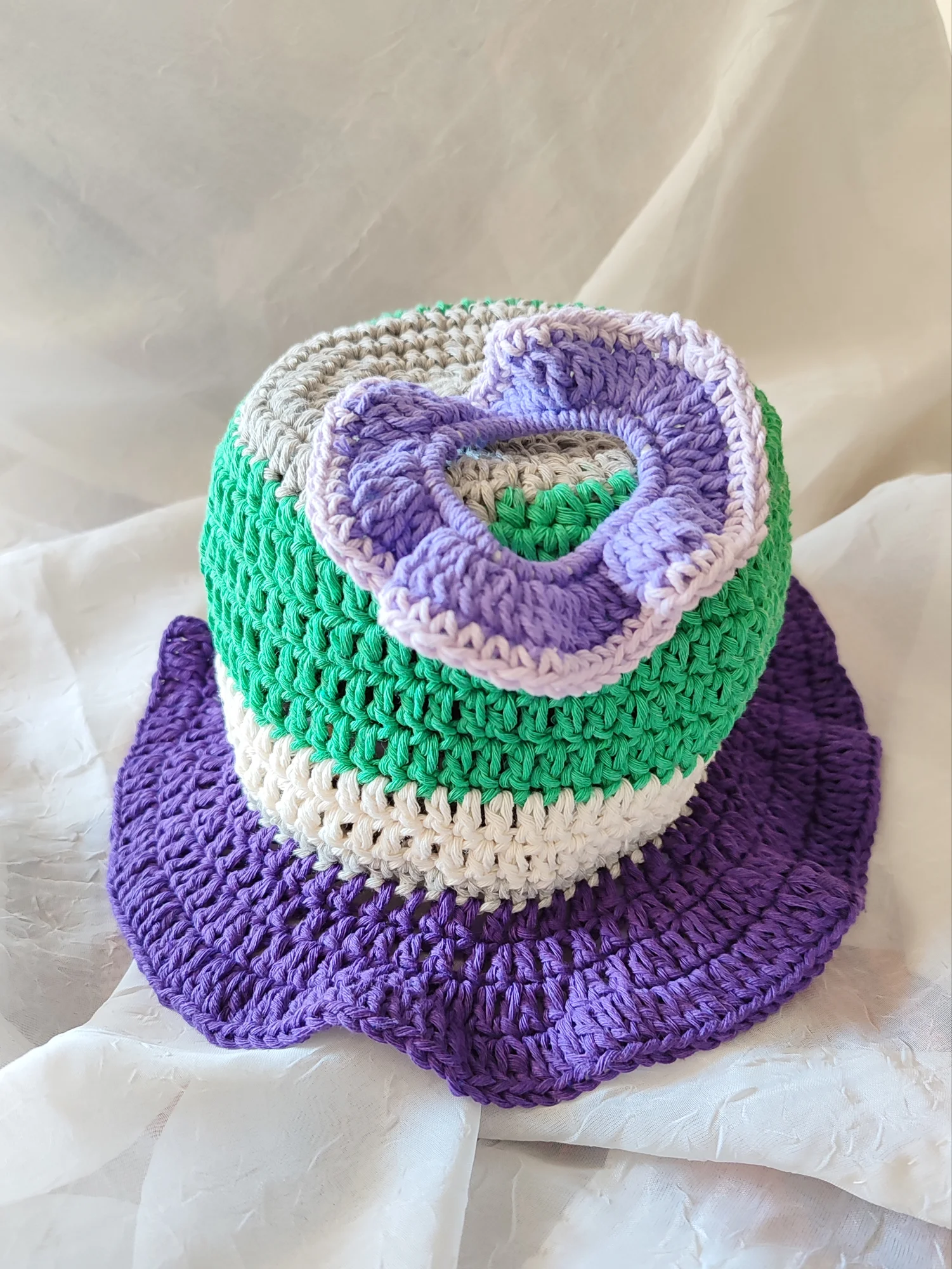 CHAPEAU D’ÉTÉ.Coloré