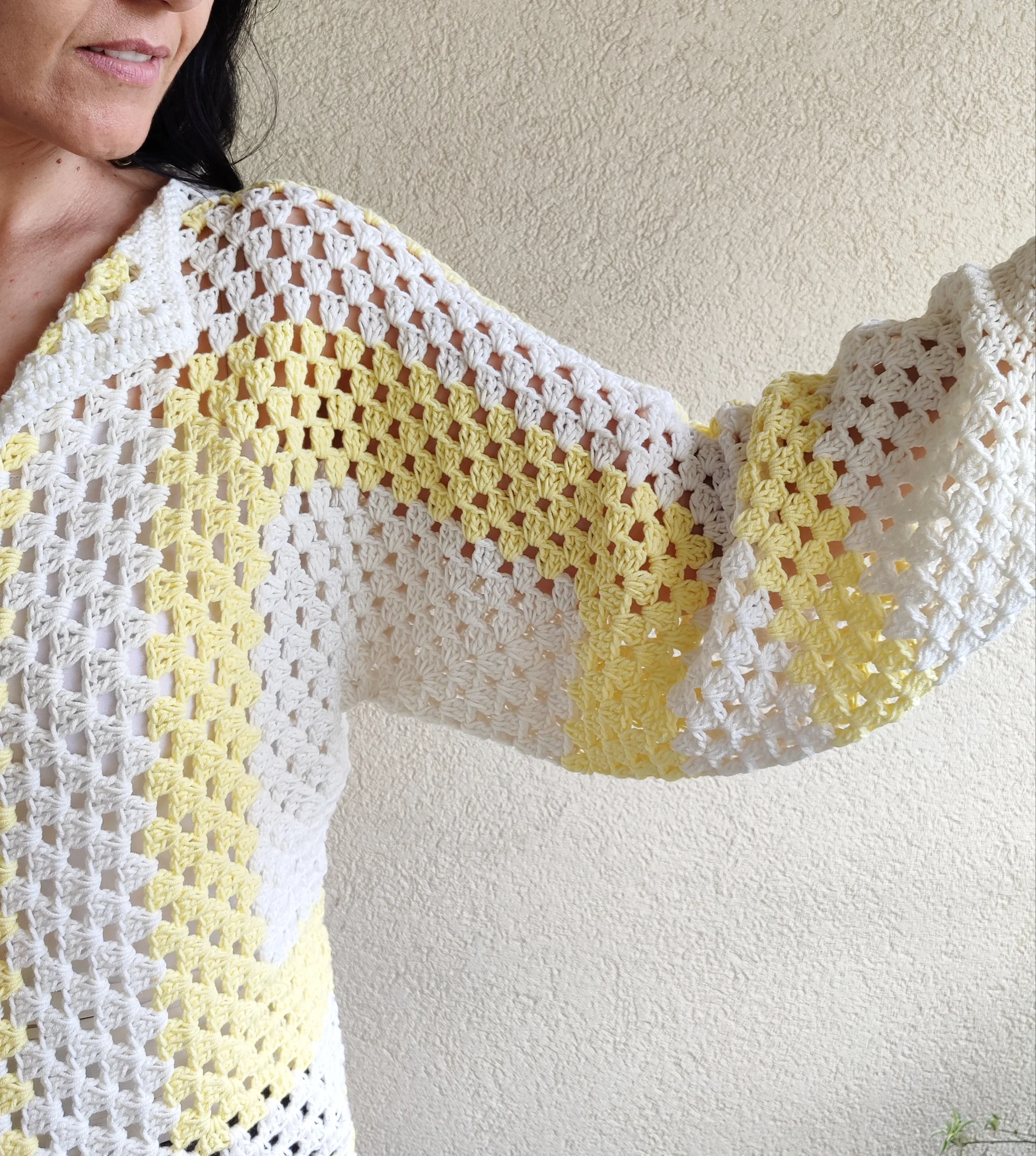 Veste carrée. jaune