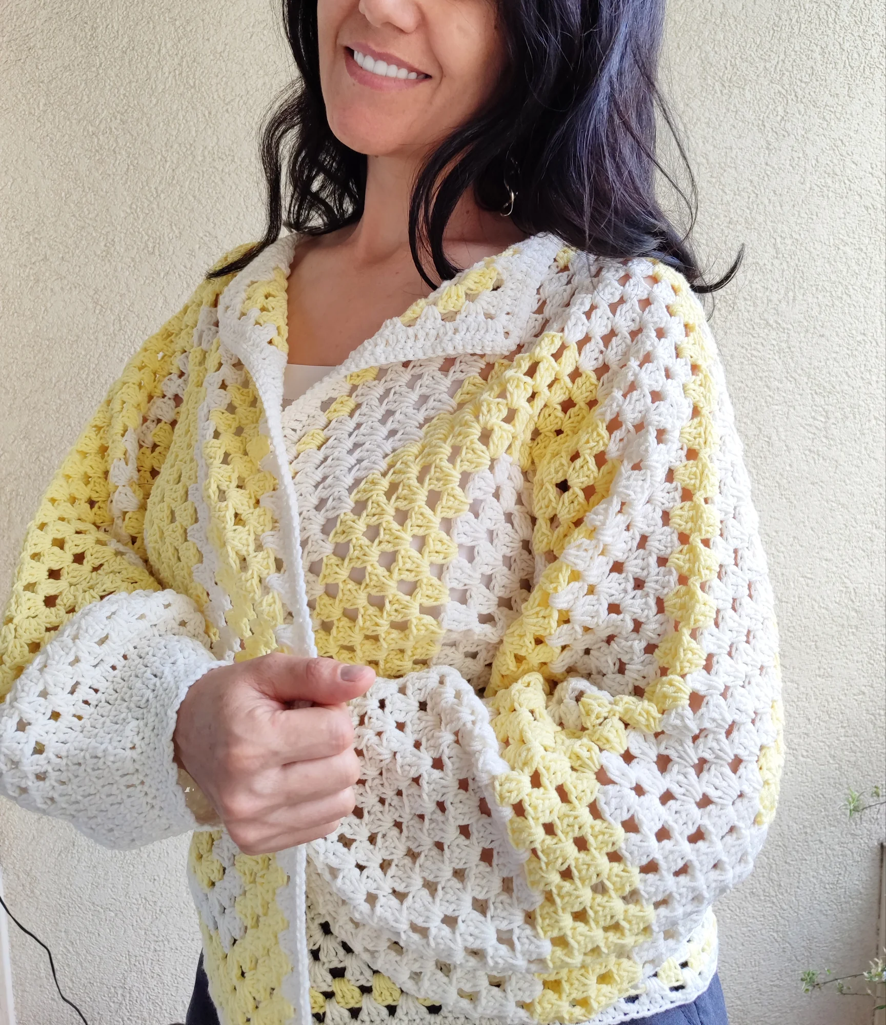 Veste carrée. jaune