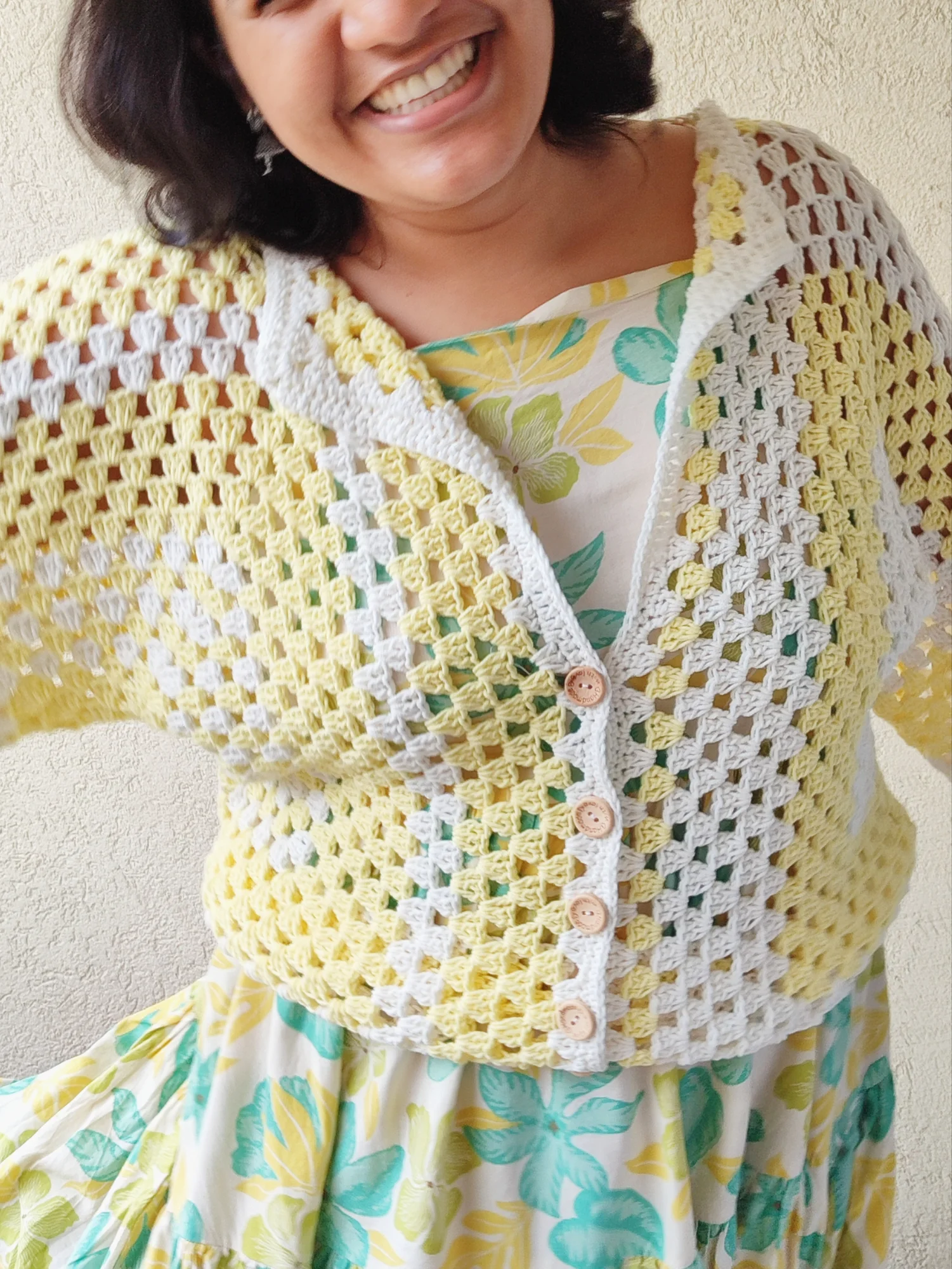 Veste carrée. jaune