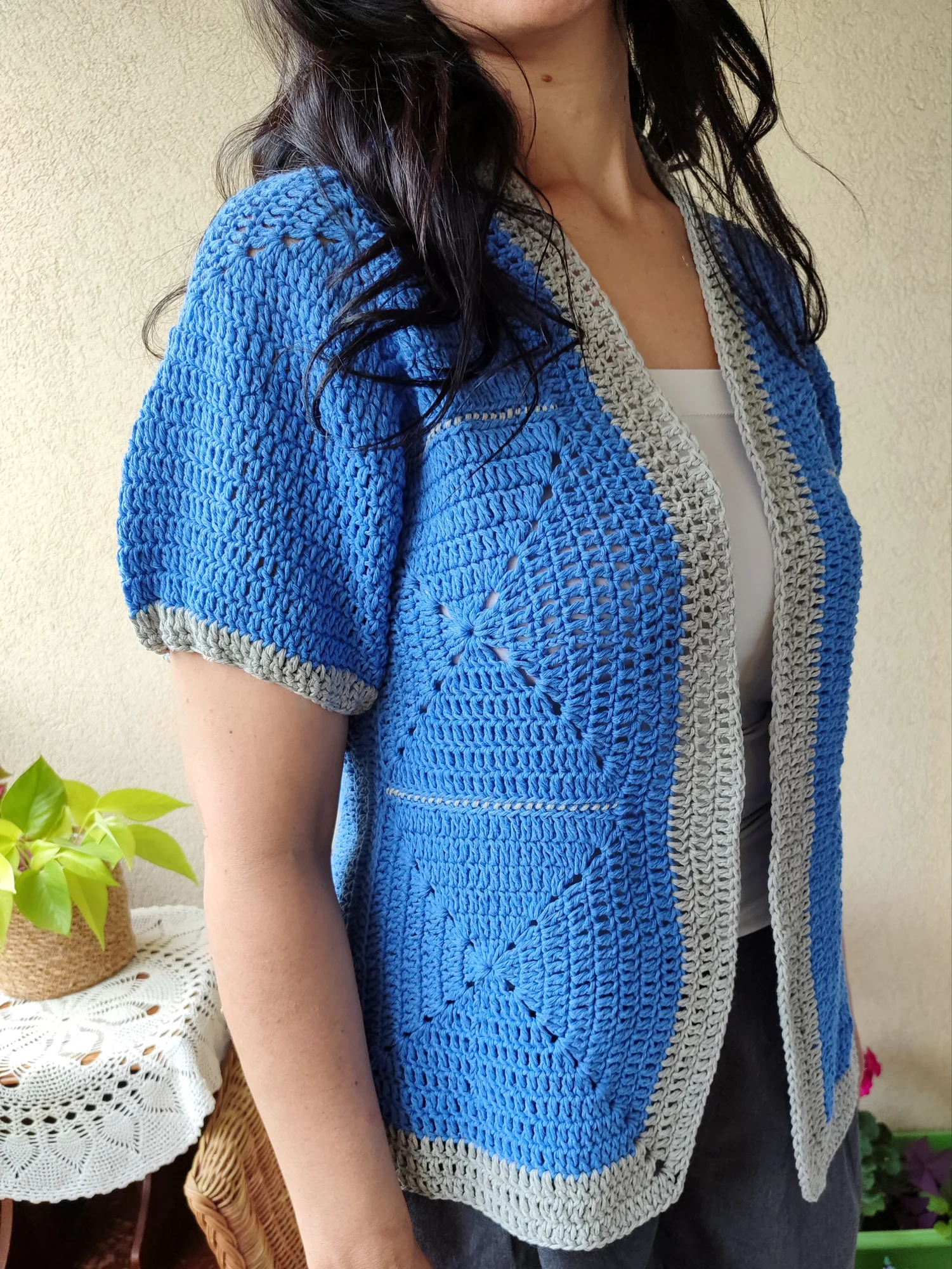 VESTE CARRÉE. bleu
