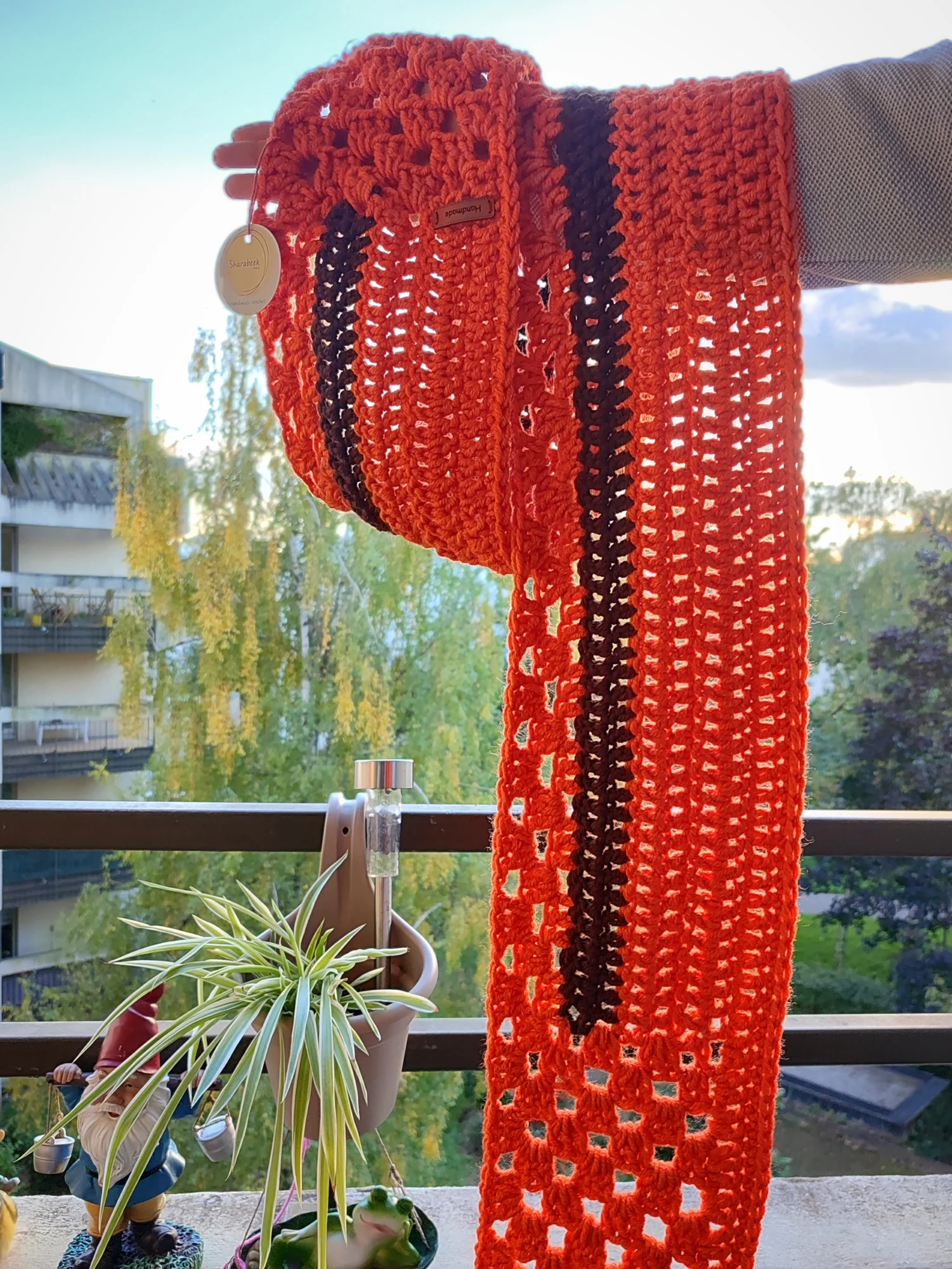 Châle viki. Orange et marron
