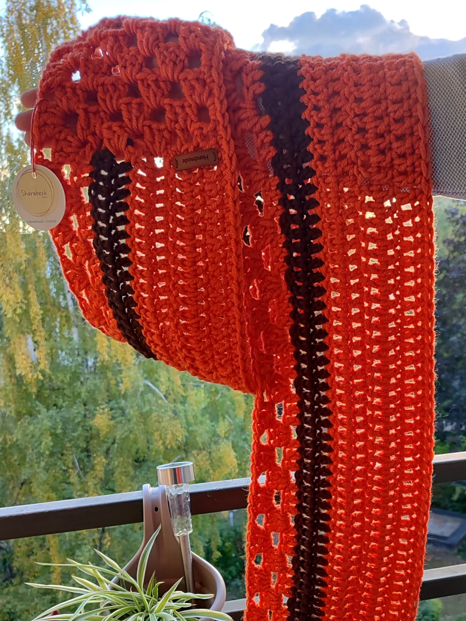 Châle viki. Orange et marron