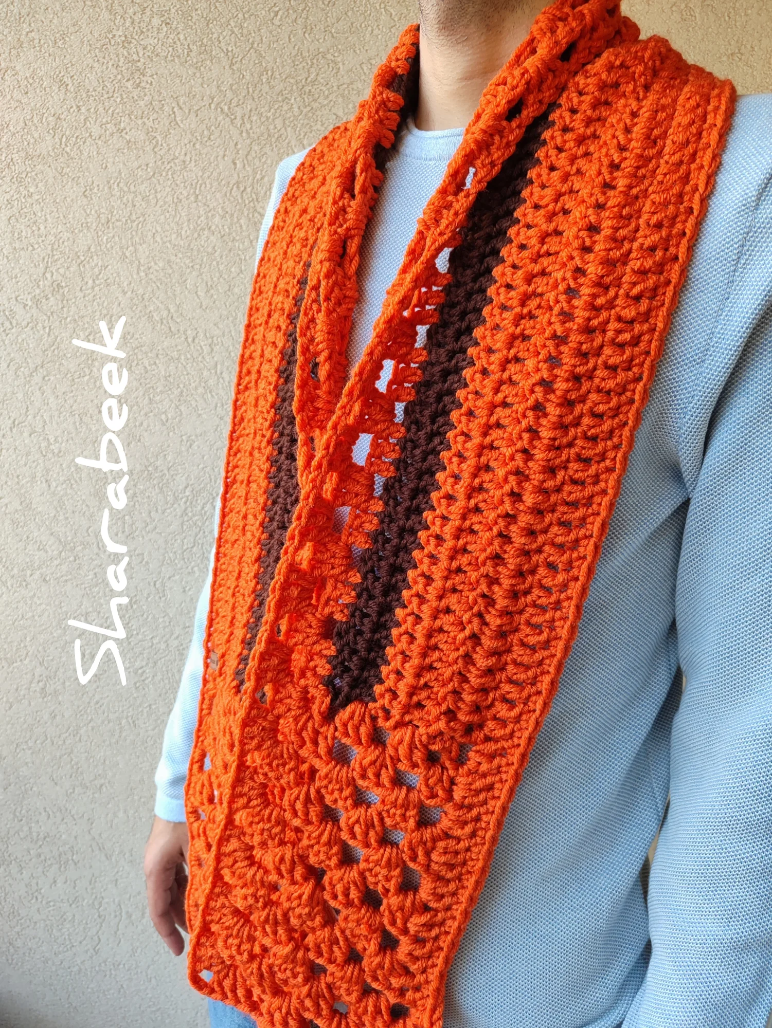 Châle viki. Orange et marron