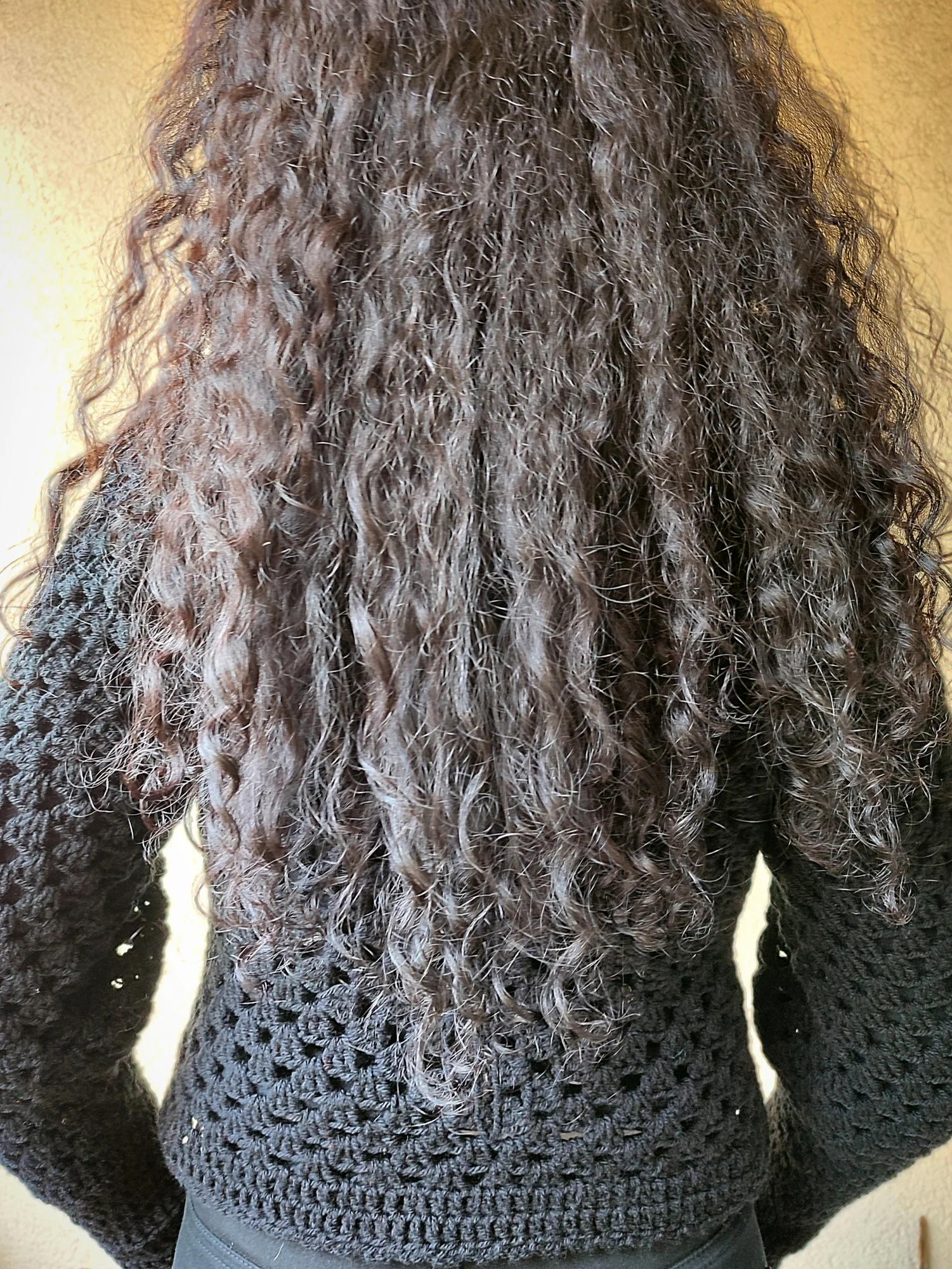 Pull carrée. noir