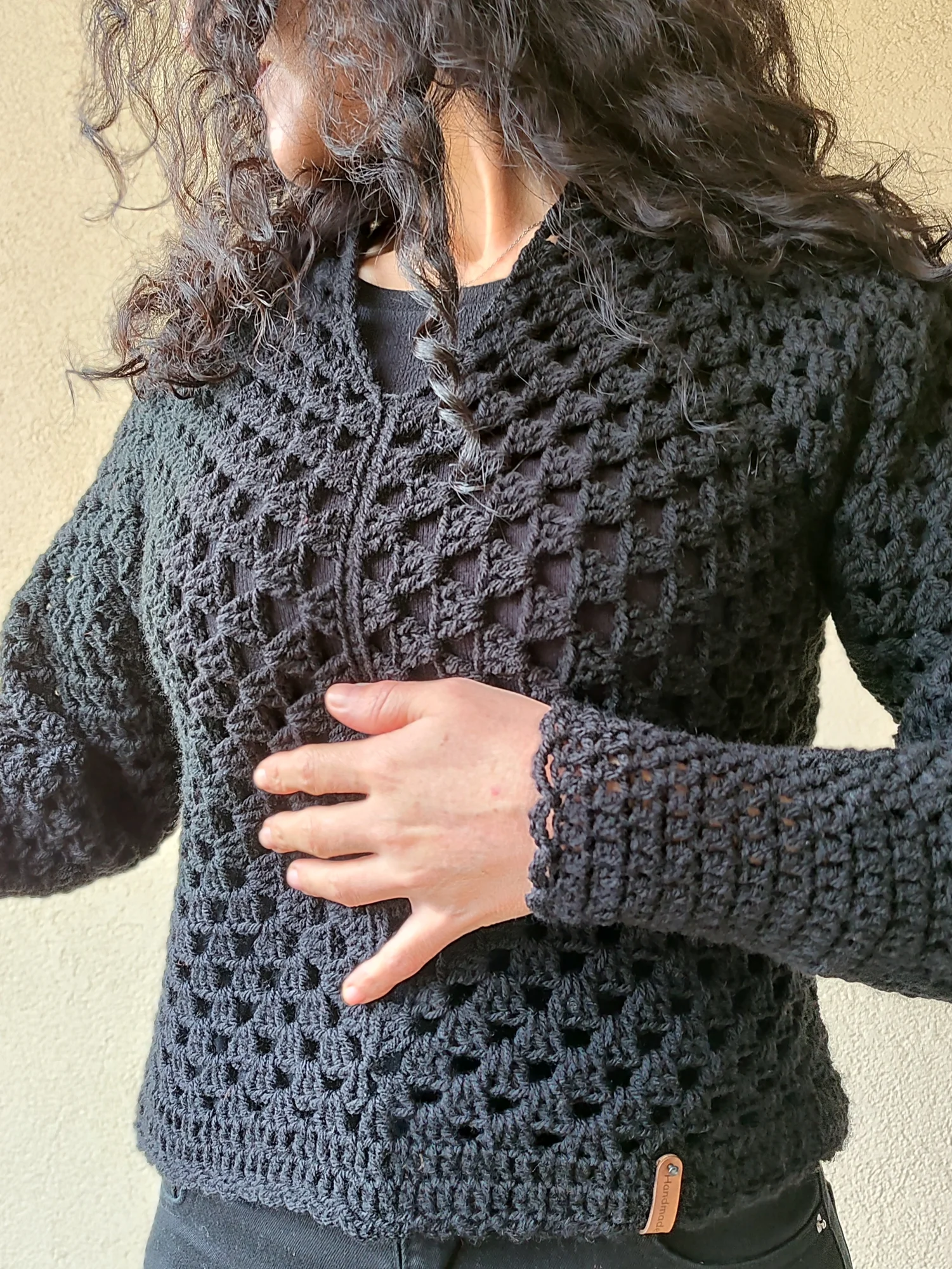 Pull carrée. noir