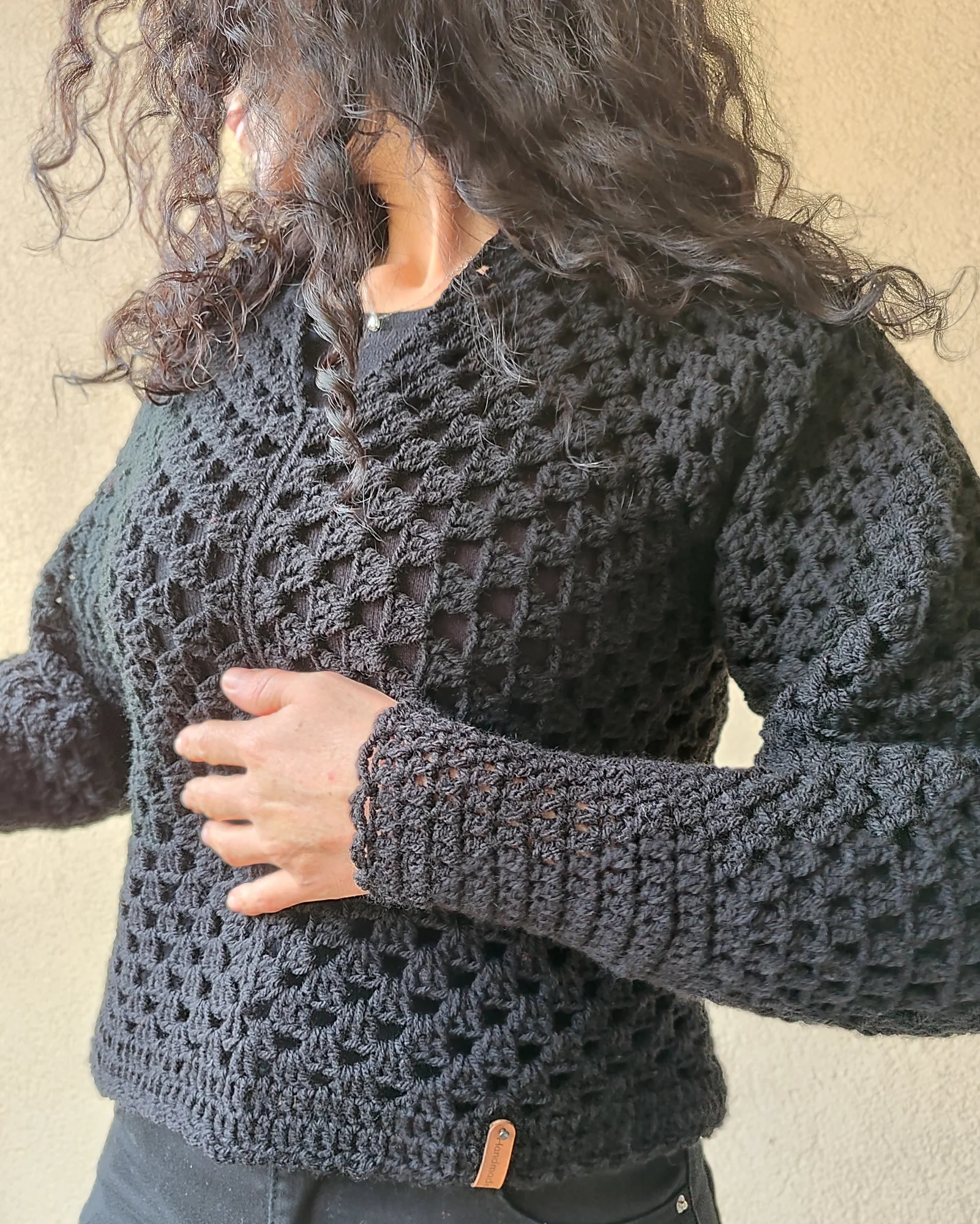 Pull carrée. noir