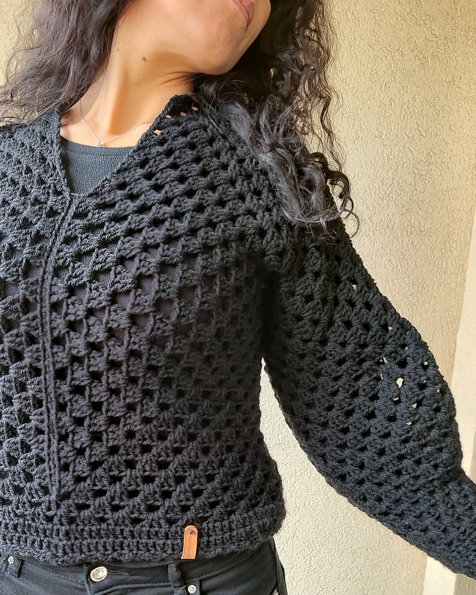 Pull carrée. noir