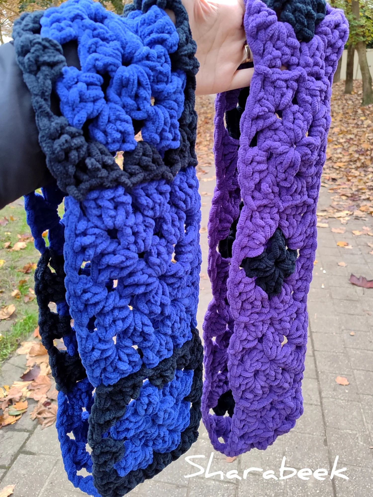 Châle en velours. bleu
