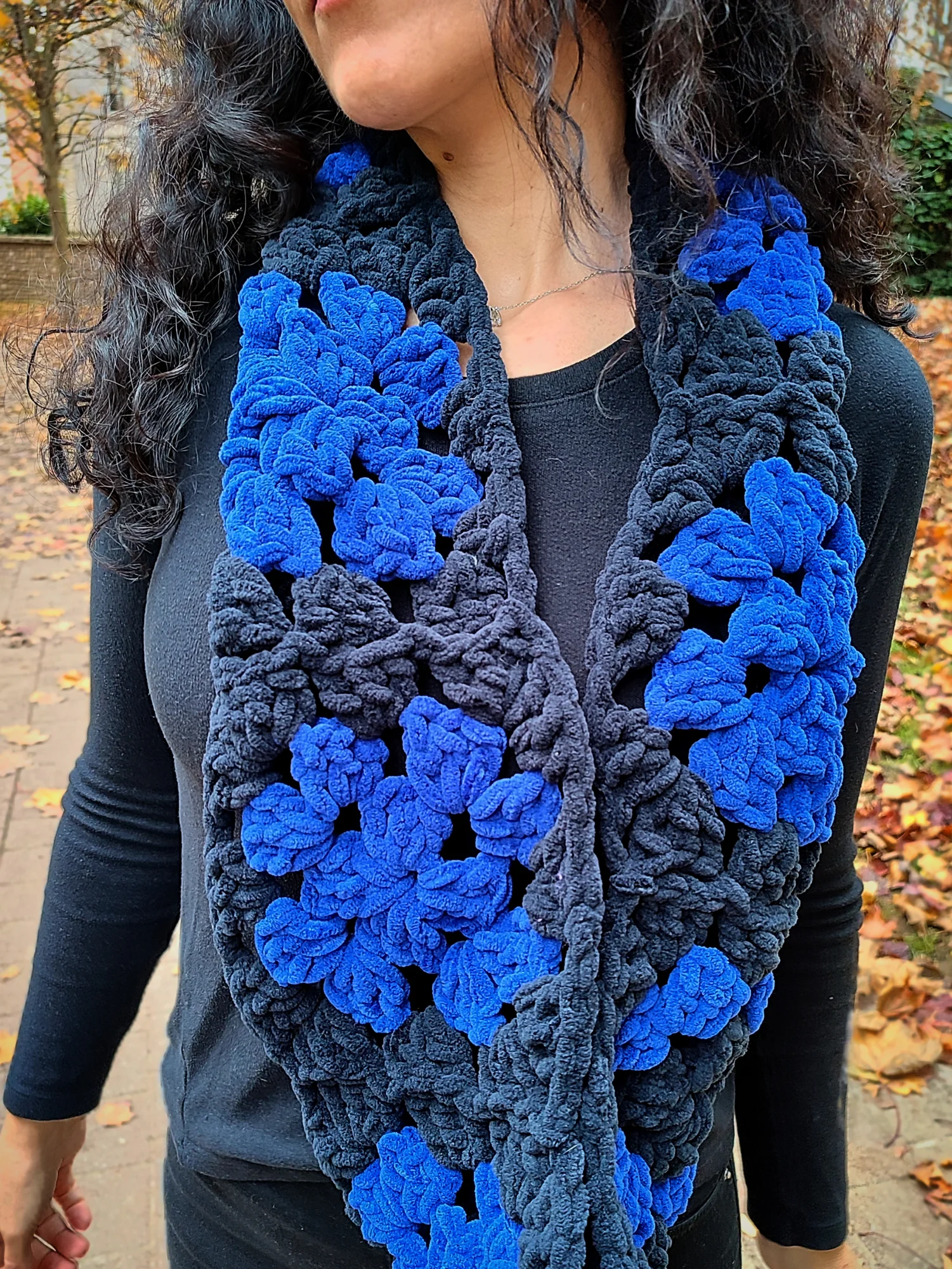 Châle en velours. bleu